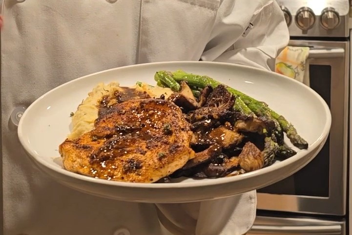 A plate of chicken with asparagus.